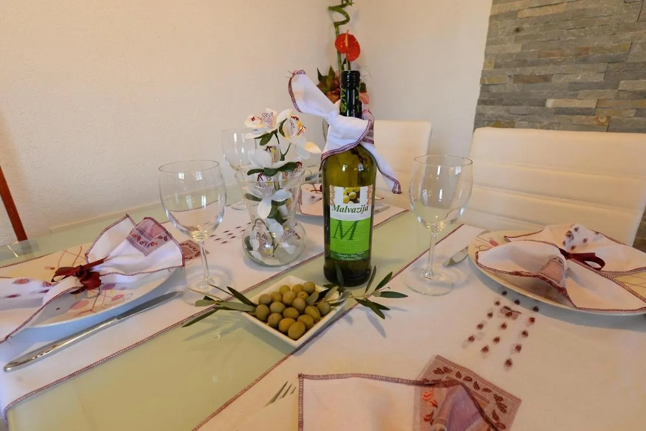 Guest house Apartments Ana Vodnjan