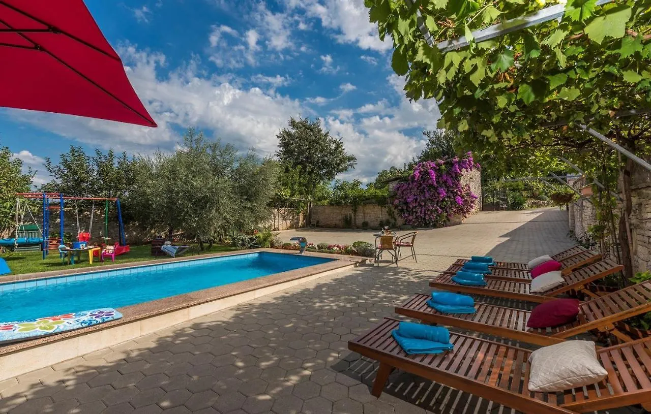 Guest house Apartments Ana Vodnjan